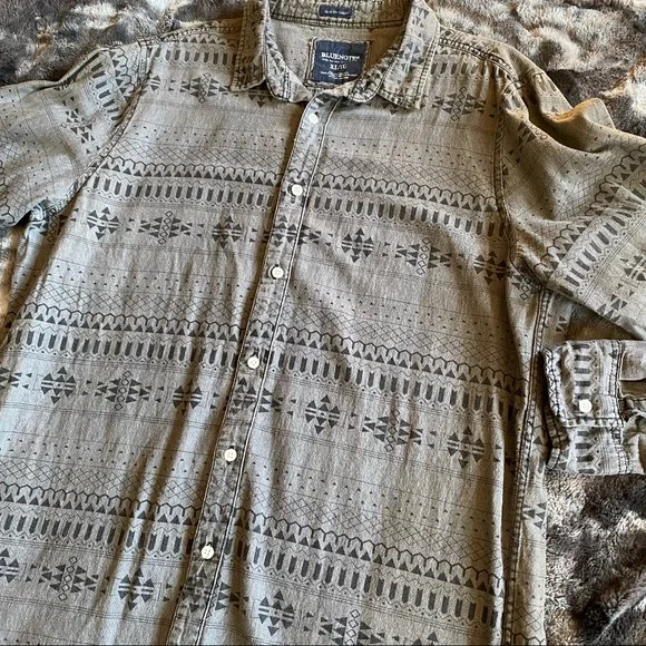 Chic Funky Button Up - Picture 2 of 4